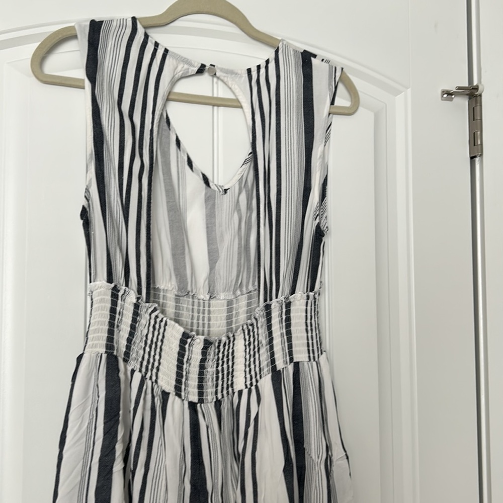 Open back wide leg jumpsuit - Picture 3 of 3